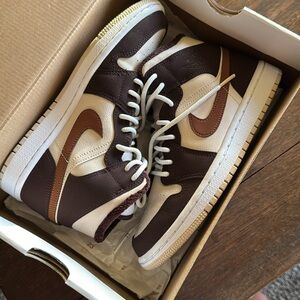 Nike Women's Sneakers in Brown and Cream